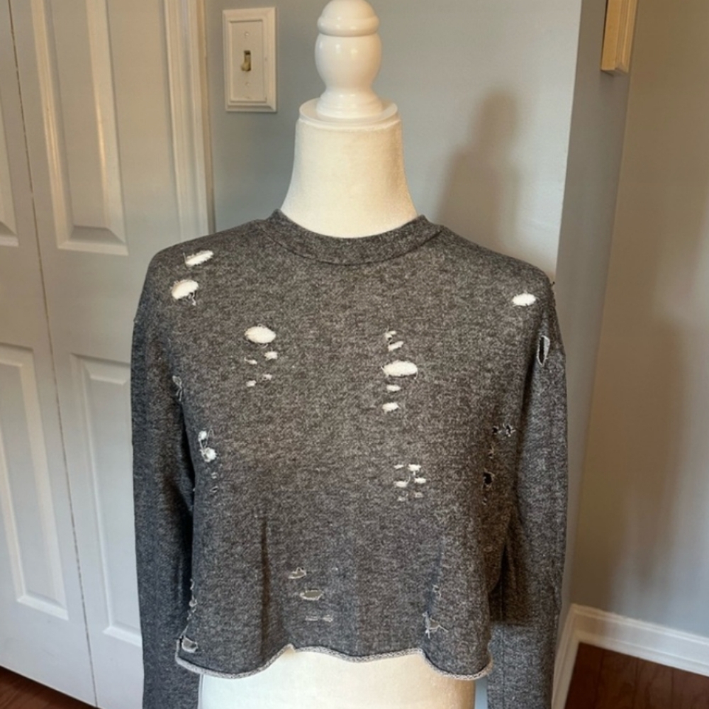 Lulu's Gray Distressed Crop Sweatshirt Small
